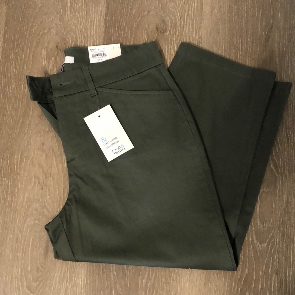 Women, capris pants, size 4